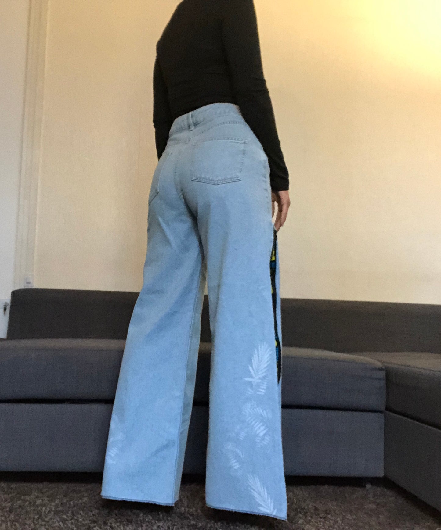 PANTALON EN JEAN MOTIF WAX