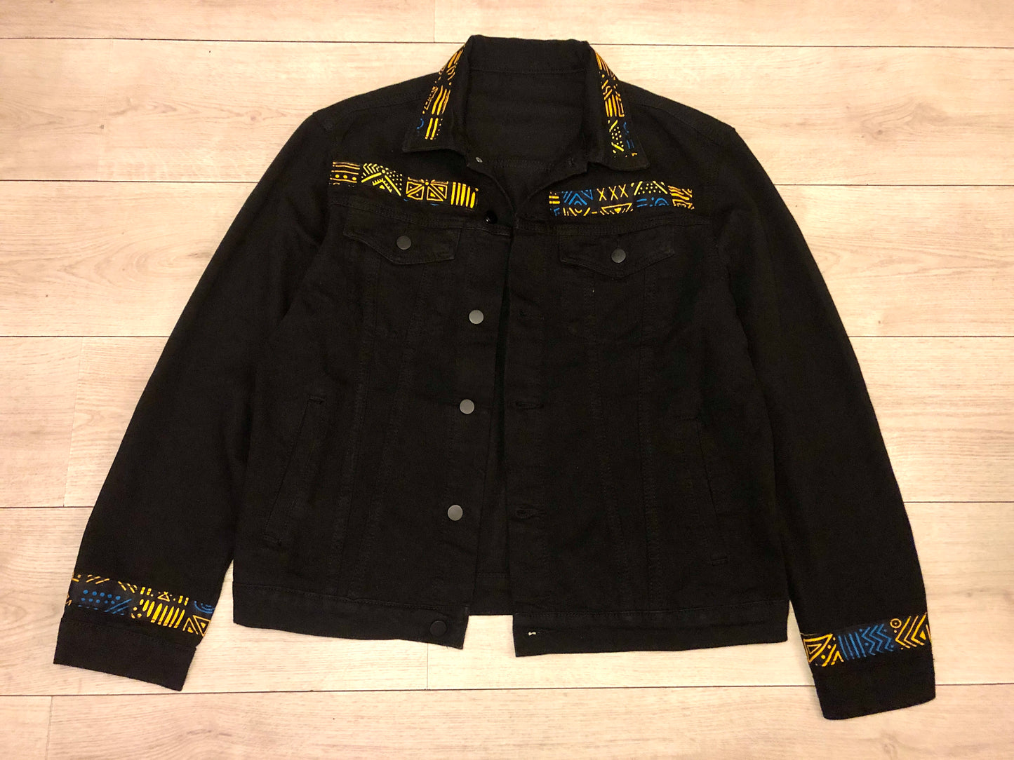 VESTE EN JEAN NOIR MOTIF WAX