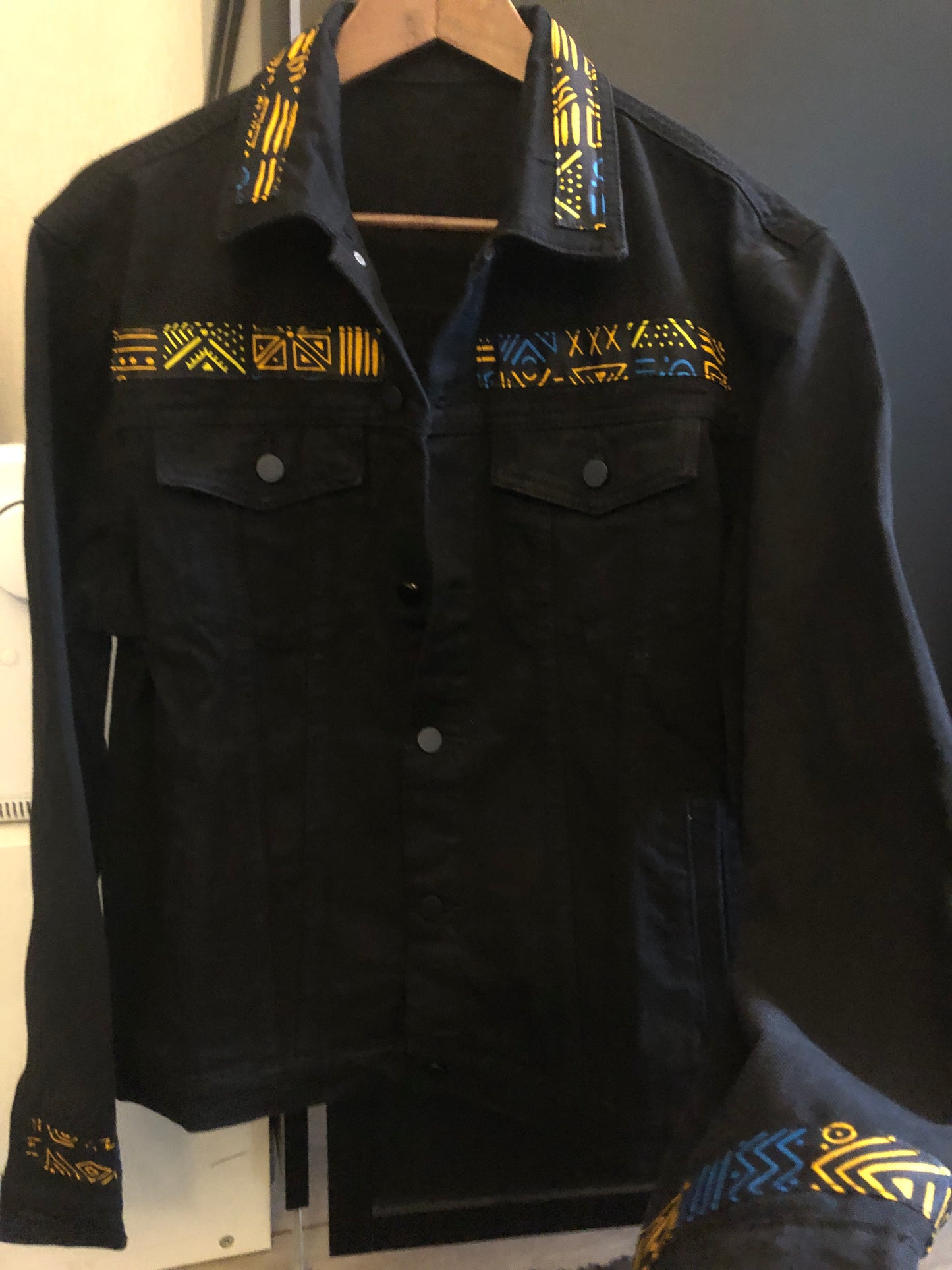 VESTE EN JEAN NOIR MOTIF WAX