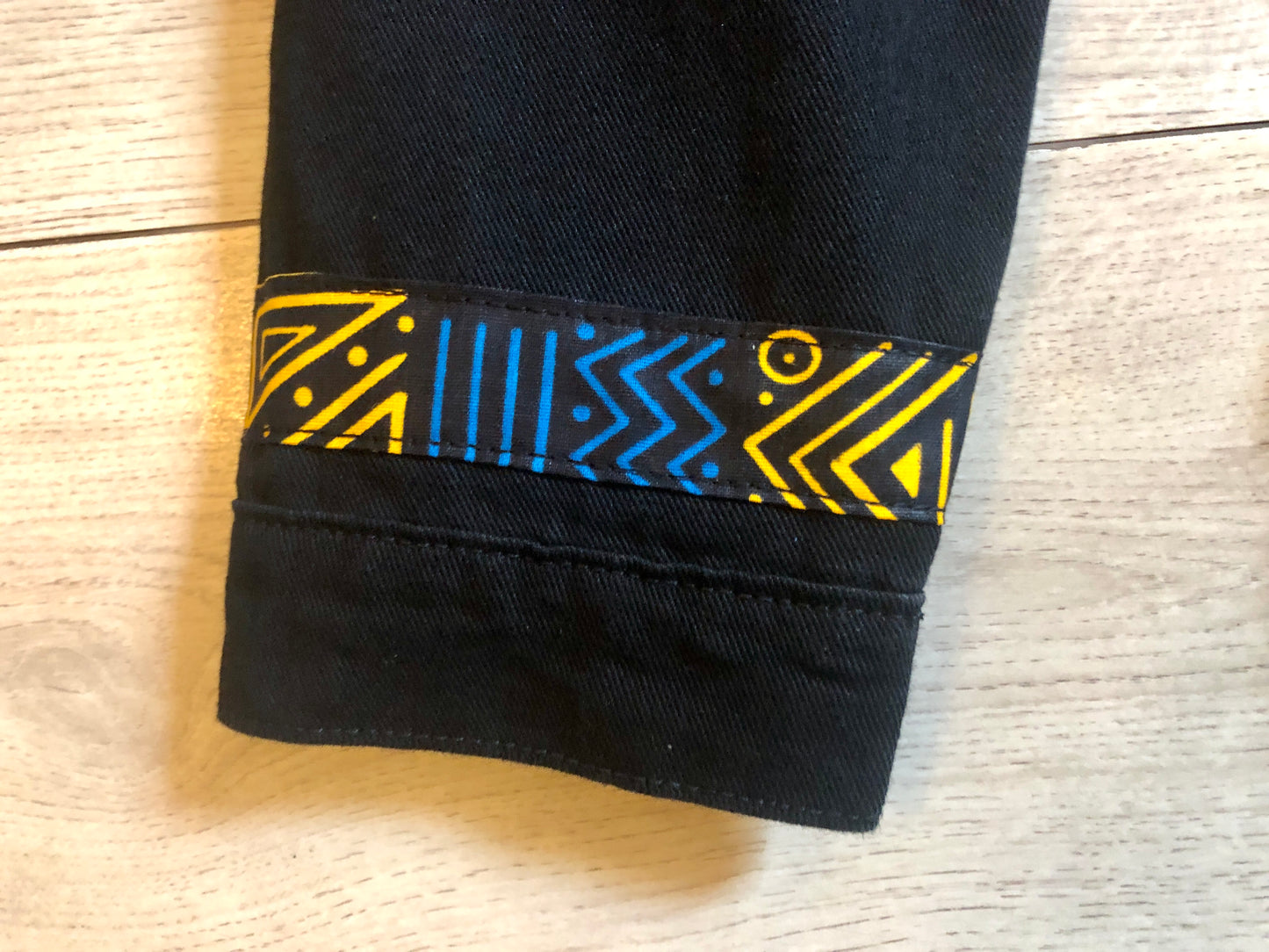 VESTE EN JEAN NOIR MOTIF WAX